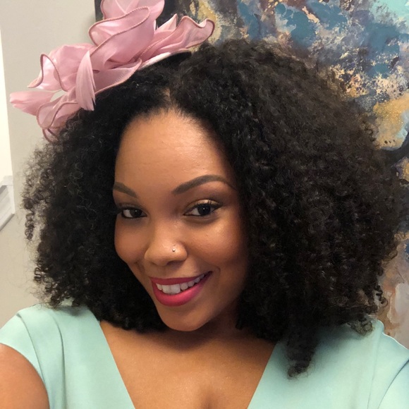 Meet your Posher, Danielle - Picture 3 of 3